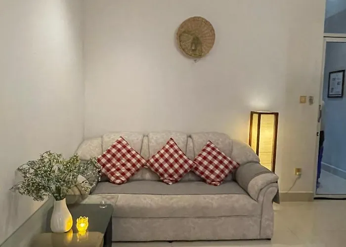 Rocky Cafe & Mini Hotel 2*