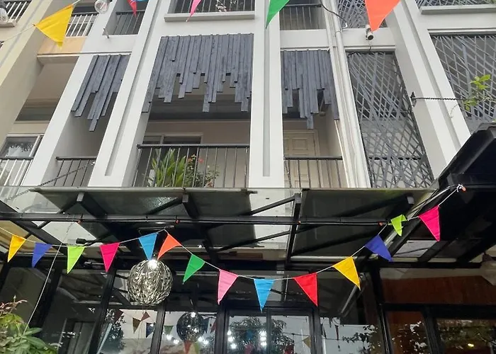 Rocky Cafe & Mini Hotel 2*